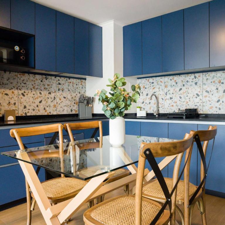Stylish 2BR Haven for 5 in Lively Las Condes Oasis - Apartment - 3