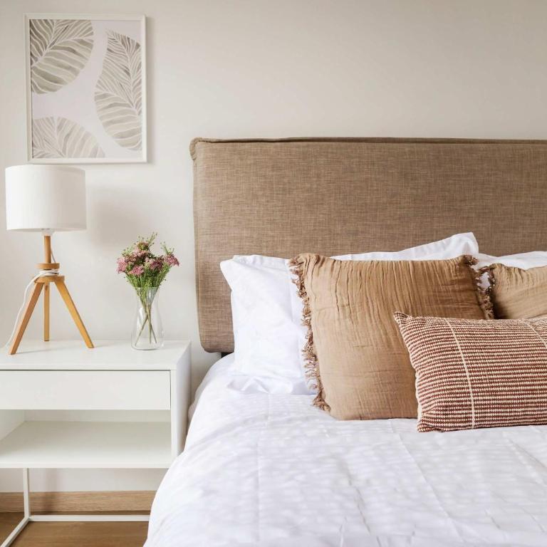 Stylish 2BR Haven for 5 in Lively Las Condes Oasis - Apartment - 4