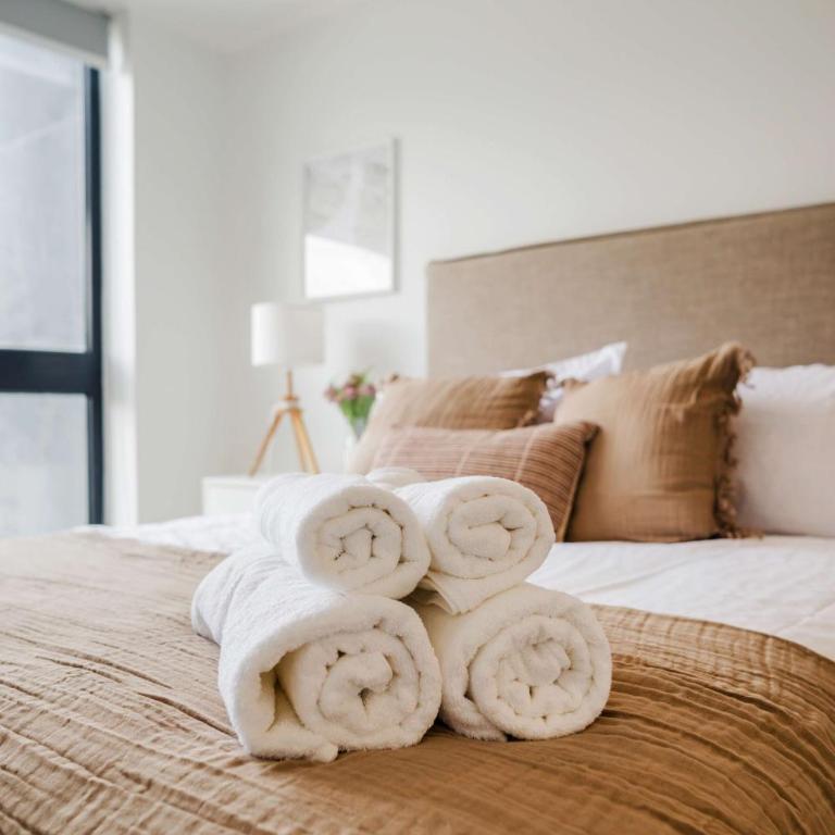 Stylish 2BR Haven for 5 in Lively Las Condes Oasis - Apartment - 13