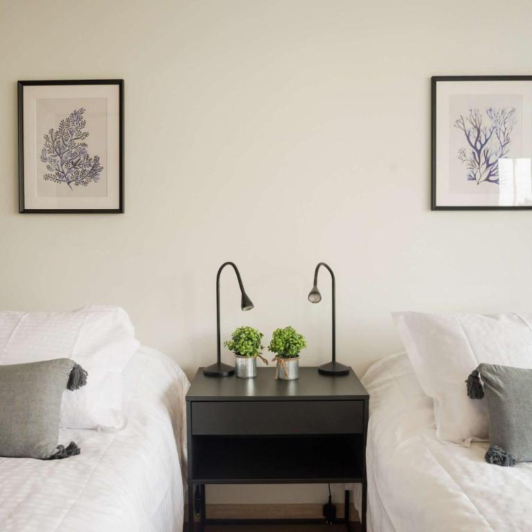 Stylish 2BR Haven for 5 in Lively Las Condes Oasis - Apartment - 14