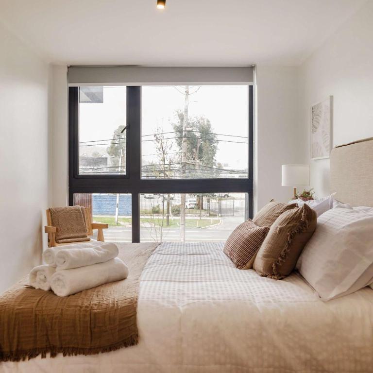 Stylish 2BR Haven for 5 in Lively Las Condes Oasis - Apartment - 16
