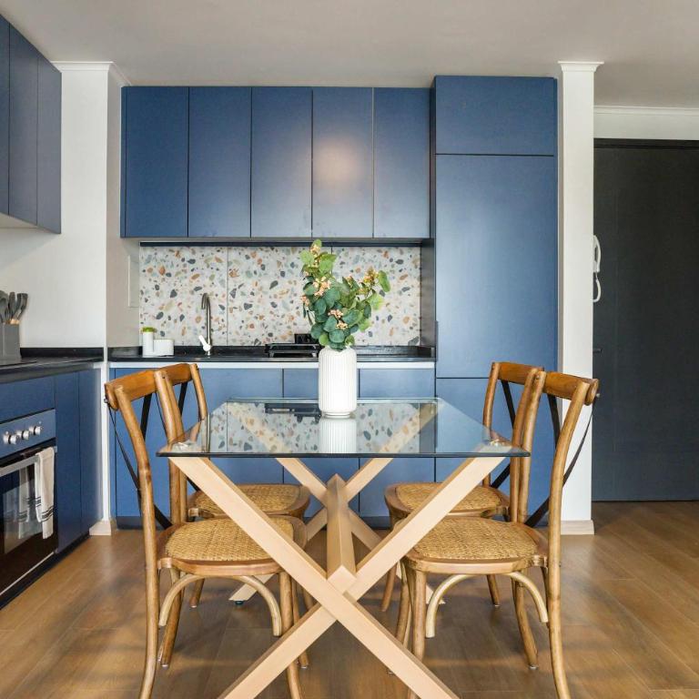 Stylish 2BR Haven for 5 in Lively Las Condes Oasis - Apartment - 21