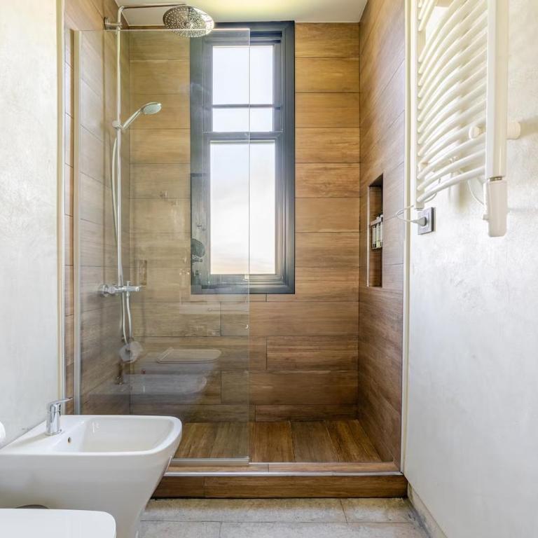 Casa Viña Guesthouse - Habitación con cama grande y vistas al jardín - 7