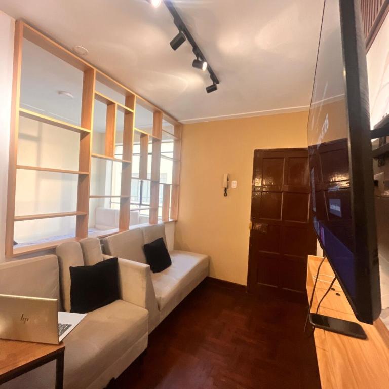 Céntrico Dpto Puca Lima a 2 cuadras de Hospital Rebagliati y Real Plaza Salaverry - Two-Bedroom Apartment with Garden View - 4