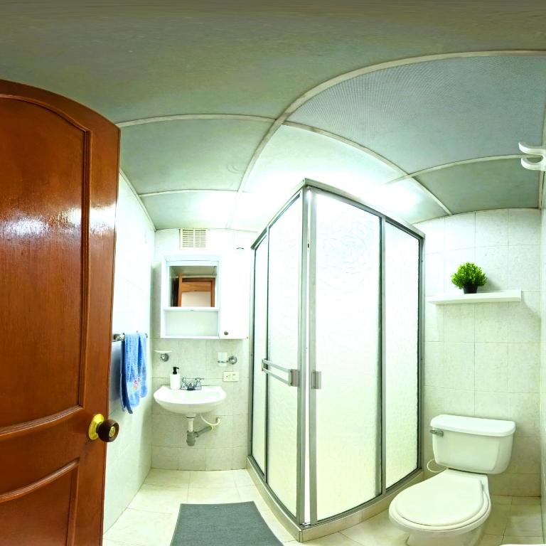 Casa de huéspedes aeropuerto CAS - Habitación Familiar con baño privado - 1