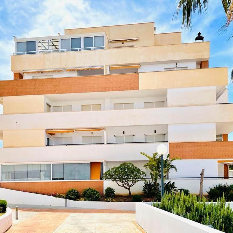 Nice apartment with shared pool - Three-Bedroom Apartment - 1