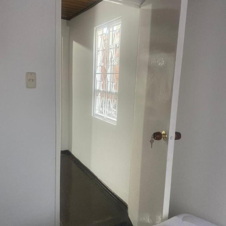 Casa de huéspedes aeropuerto CAS - Habitación Doble con baño privado externo - 3