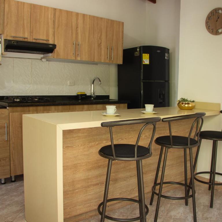 2 Cuadras Estadio - La 70, Laureles, 700MB, AC - Four-Bedroom Deluxe Apartment - 8