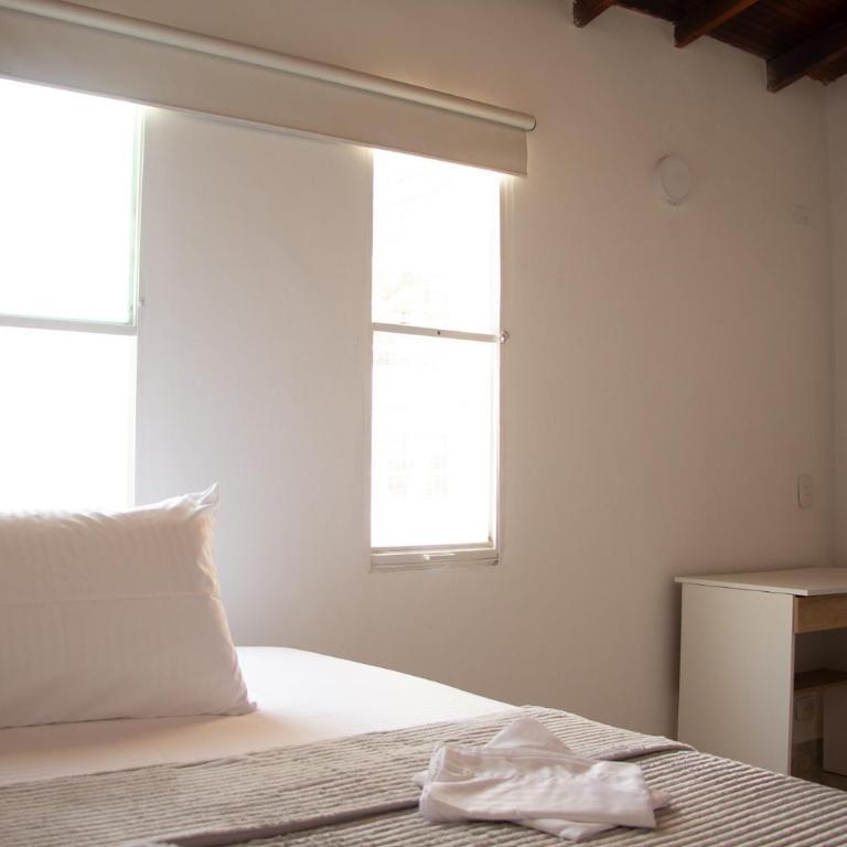 2 Cuadras Estadio - La 70, Laureles, 700MB, AC - Four-Bedroom Deluxe Apartment - 21