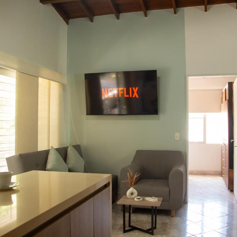 2 Cuadras Estadio - La 70, Laureles, 700MB, AC - Four-Bedroom Deluxe Apartment - 1