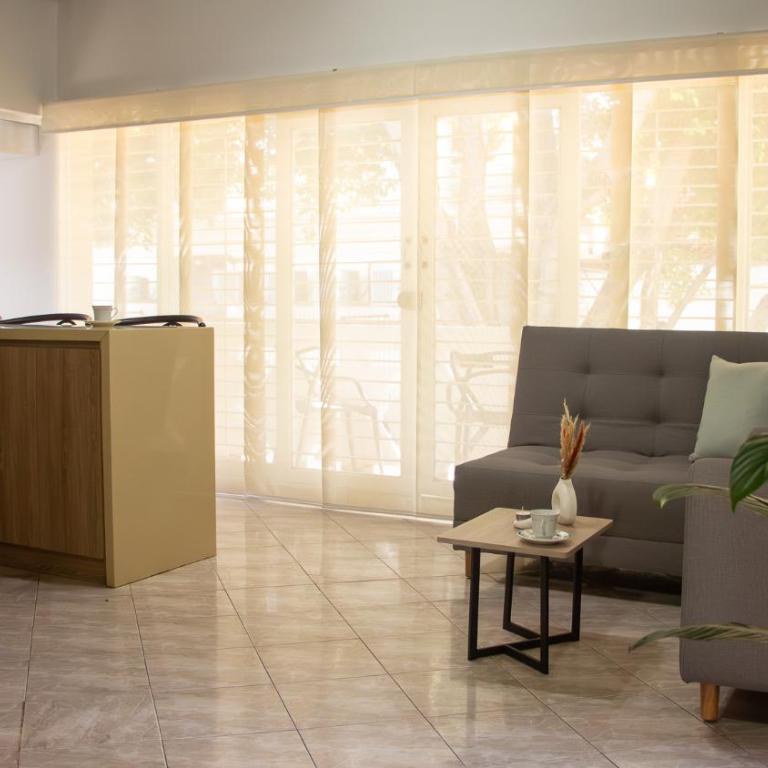 2 Cuadras Estadio - La 70, Laureles, 700MB, AC - Four-Bedroom Deluxe Apartment - 2