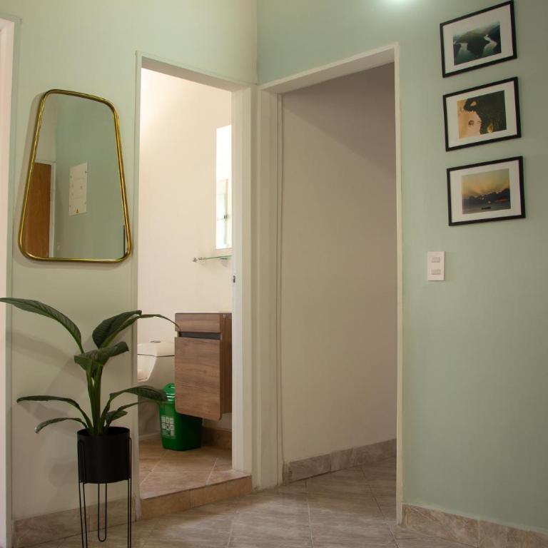 2 Cuadras Estadio - La 70, Laureles, 700MB, AC - Four-Bedroom Deluxe Apartment - 5