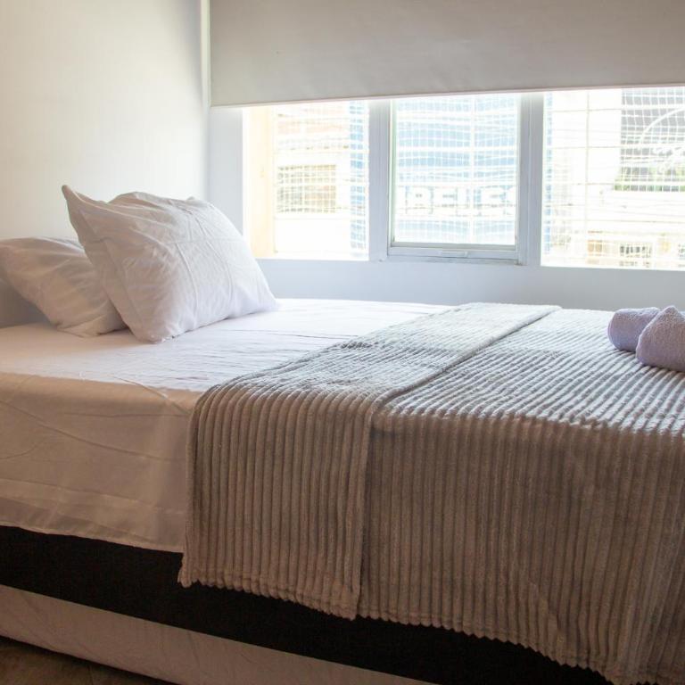 2 Cuadras Estadio - La 70, Laureles, 700MB, AC - Four-Bedroom Deluxe Apartment - 15