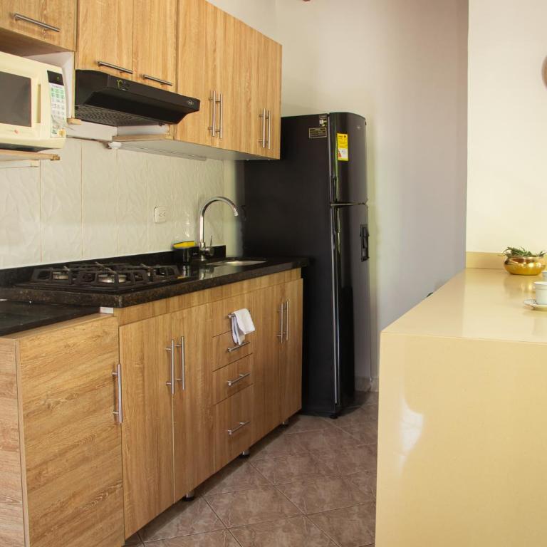 2 Cuadras Estadio - La 70, Laureles, 700MB, AC - Four-Bedroom Deluxe Apartment - 9