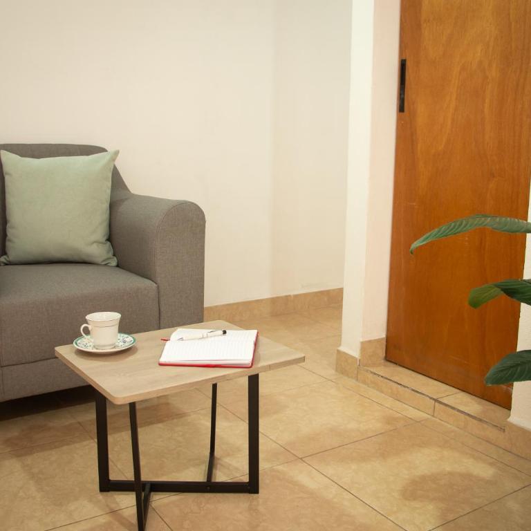 2 Cuadras Estadio - La 70, Laureles, 700MB, AC - Four-Bedroom Deluxe Apartment - 6