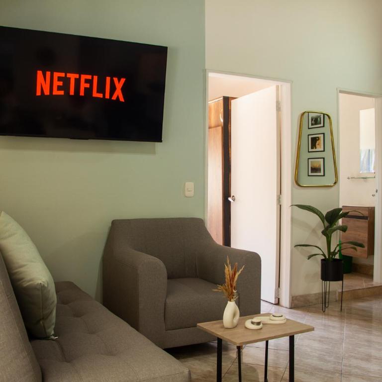 2 Cuadras Estadio - La 70, Laureles, 700MB, AC - Four-Bedroom Deluxe Apartment - 3