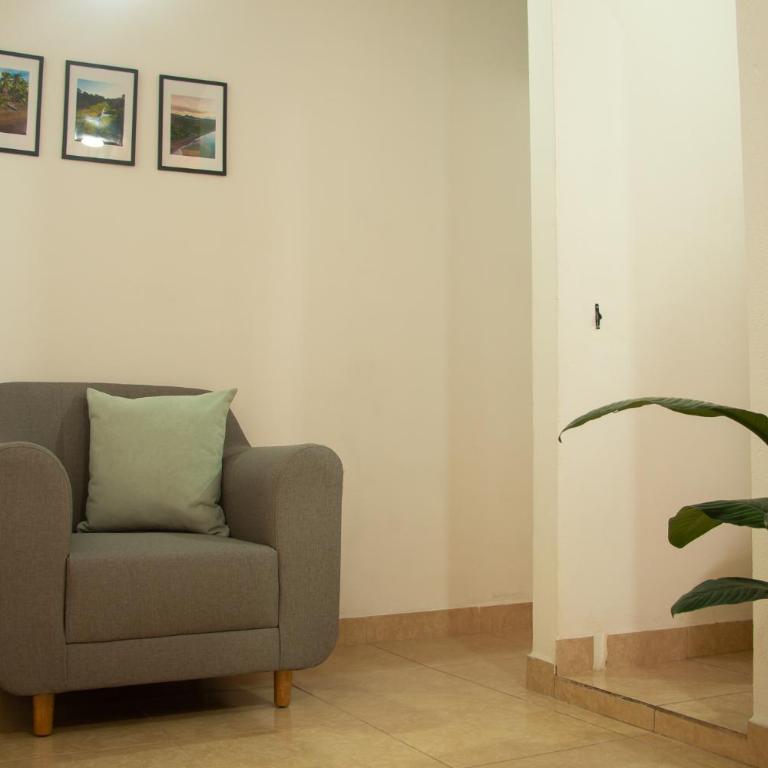2 Cuadras Estadio - La 70, Laureles, 700MB, AC - Four-Bedroom Deluxe Apartment - 7