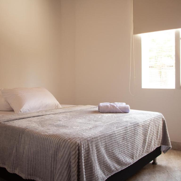 2 Cuadras Estadio - La 70, Laureles, 700MB, AC - Four-Bedroom Deluxe Apartment - 11