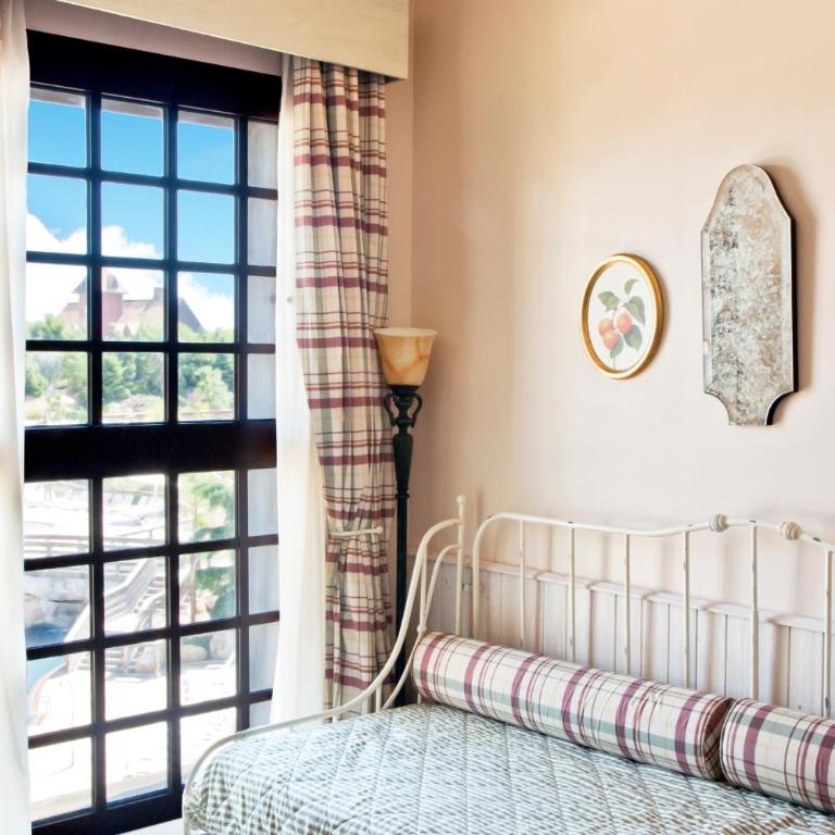 PortAventura Hotel Gold River - Includes unlimited access to PortAventura Park & 1 access to Ferrari Land - Habitación Familiar con acceso a PortAventura Park (2 adultos + 3 niños) + 1 ticket para Ferrari Land - 3