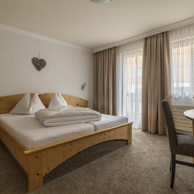 Hotel Garni Chasa Nova - Apartment mit Blick auf die Berge - 4