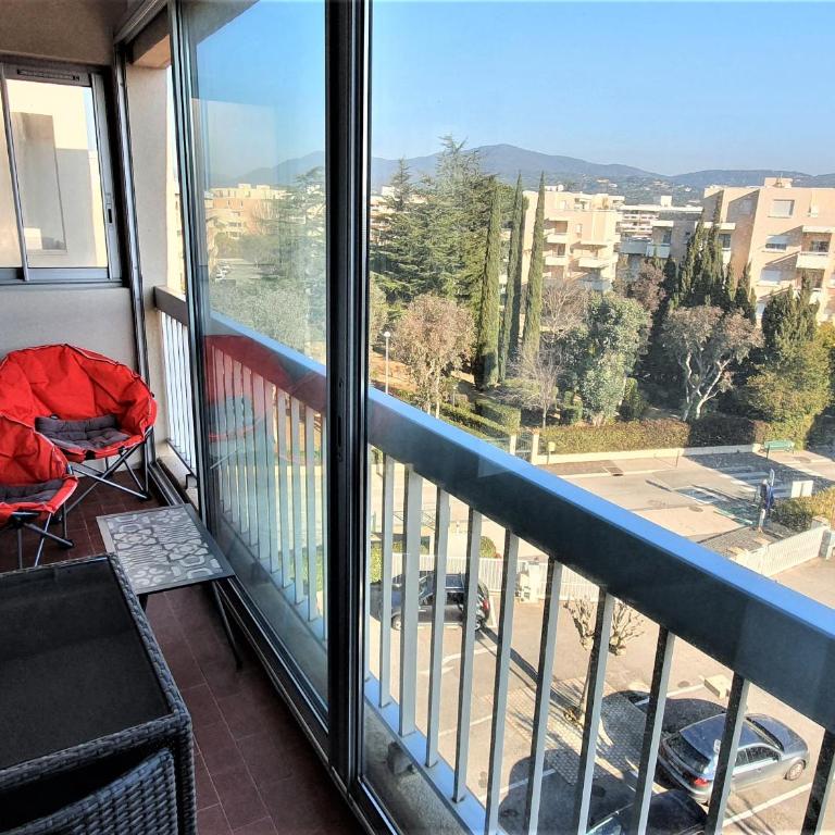 Studio à Sainte-Maxime avec parking, balcon, animaux admis - FR-1-780-37 - Apartment - 1