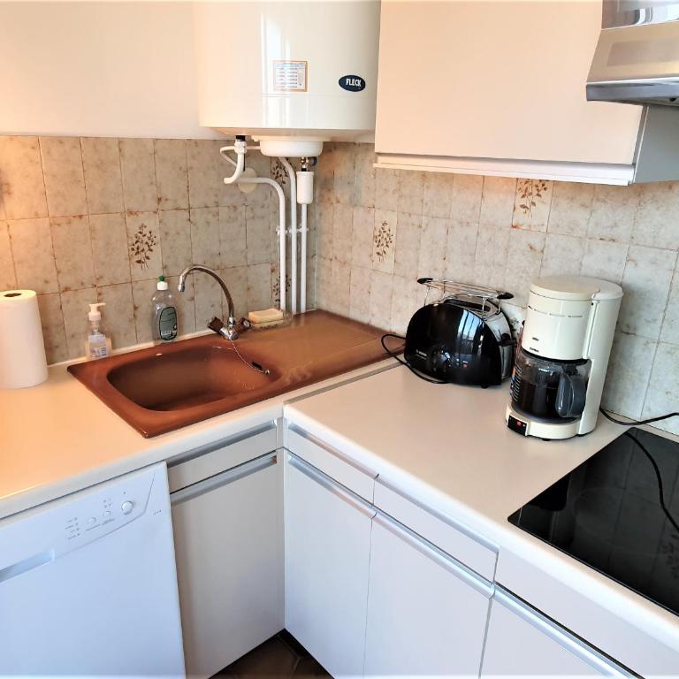 Studio à Sainte-Maxime avec parking, balcon, animaux admis - FR-1-780-37 - Apartment - 12