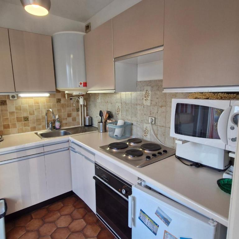 Studio climatisé avec parking, proche plage et commerces à Sainte-Maxime - FR-1-780-92 - Apartment - 10