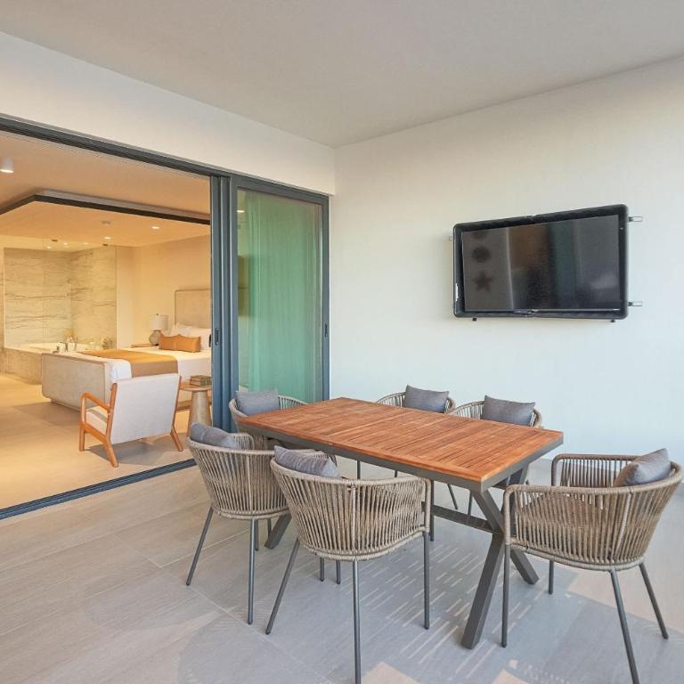 Beachfront Elegance at Las Palomas - Apartamento - 35