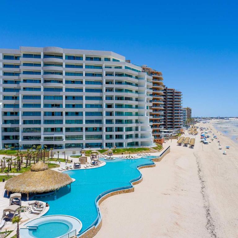 Beachfront Elegance at Las Palomas - Apartamento - 69
