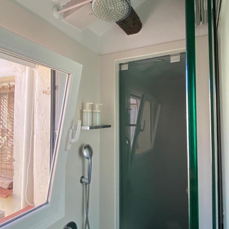 Cozy Duplex in Malasaña - Ac10 - One-Bedroom Apartment - 13