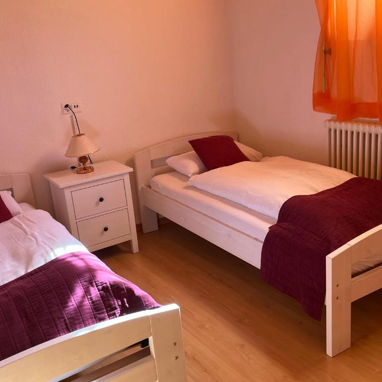 Historic Hotel Steinbock - Apartment mit 2 Schlafzimmern und Blick auf die Kirche - 7