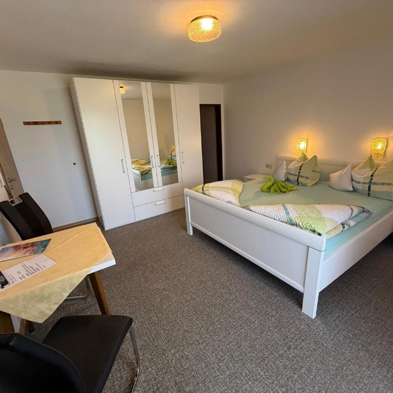 Haus am Waldrand - Doppelzimmer mit Balkon - 5