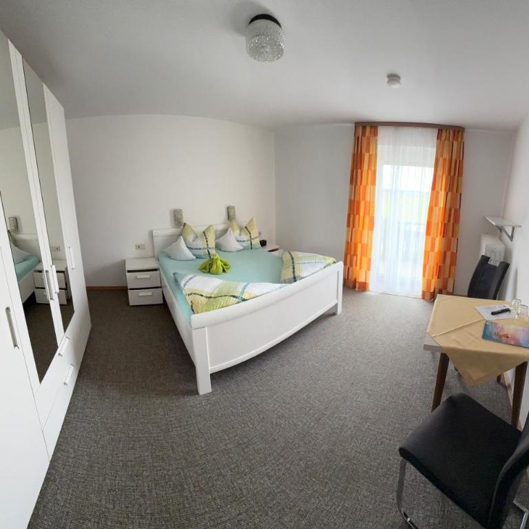 Haus am Waldrand - Doppelzimmer mit Balkon - 3