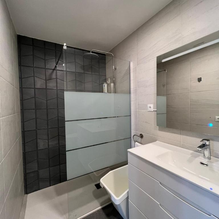 Apartamentos EconoStay Plaza de España - Estudio Estándar - 4