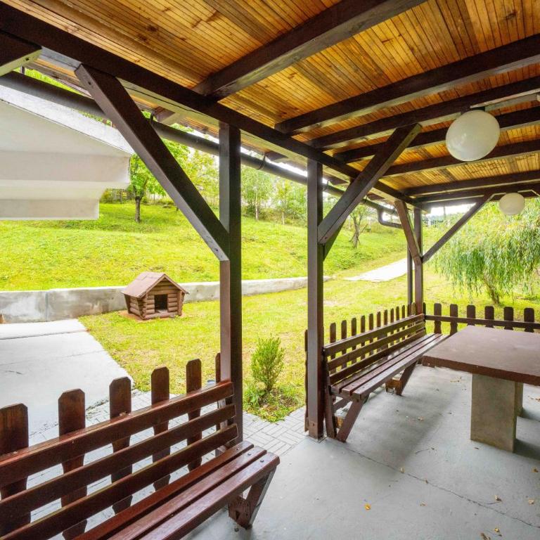 Borovac mountain escape - Two-Bedroom House - 2