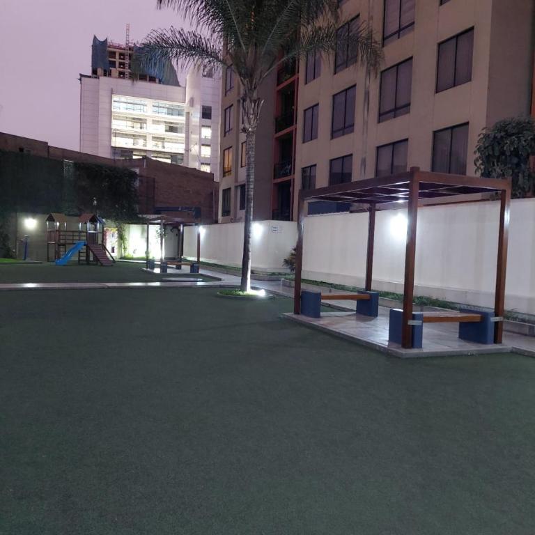 Departamento amplio cerca a Miraflores y San Isidro - Apartamento de 3 dormitorios - 3