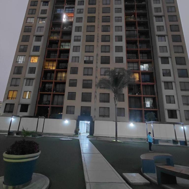 Departamento amplio cerca a Miraflores y San Isidro - Apartamento de 3 dormitorios - 2