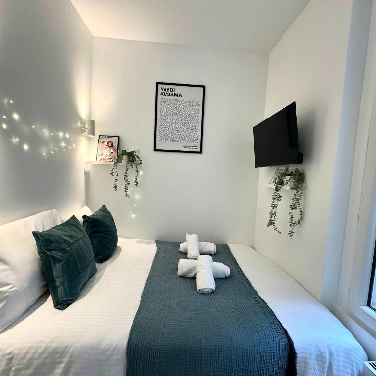 New 411 Suite Charles- Cosy Apartment Paris Center - Studio - 1