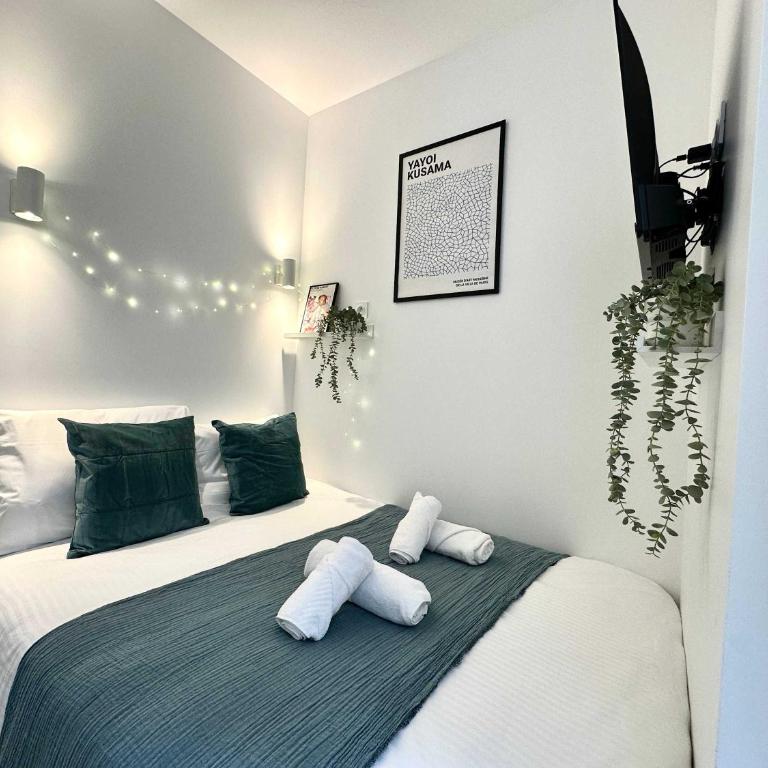 New 411 Suite Charles- Cosy Apartment Paris Center - Studio - 2