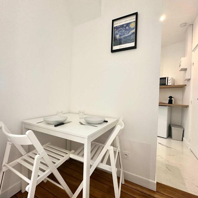 New 411 Suite Charles- Cosy Apartment Paris Center - Studio - 3