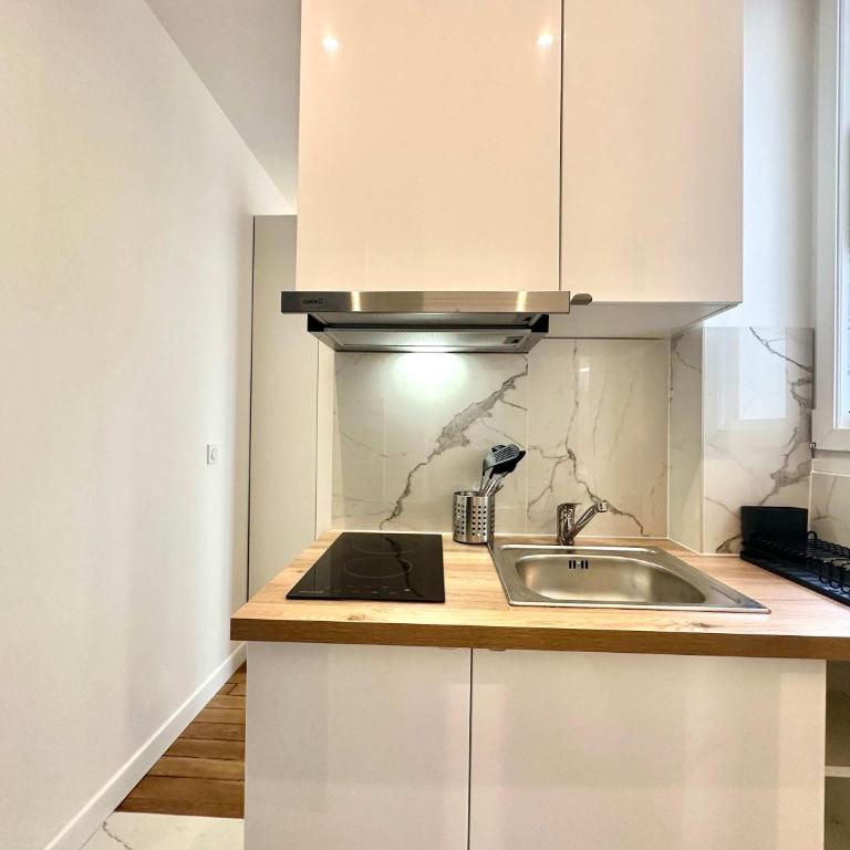 New 411 Suite Charles- Cosy Apartment Paris Center - Studio - 6