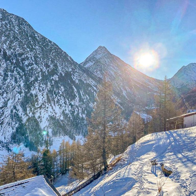 CHALET MOUTON a 4-Bedroom Alpine Chic Escape in Saas-Fee - Chalet - 4