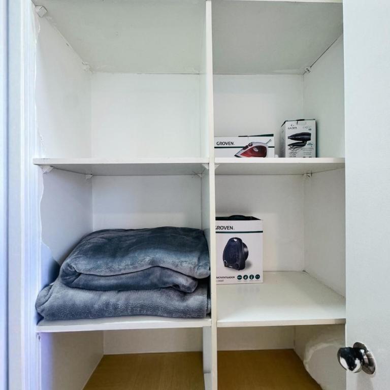 Moderno 3 dormitorios, cerca Movistar arena, Estadio Nacional, Fantasilandia, parking arriendo diario, cocina completa - Three-Bedroom Apartment - 17