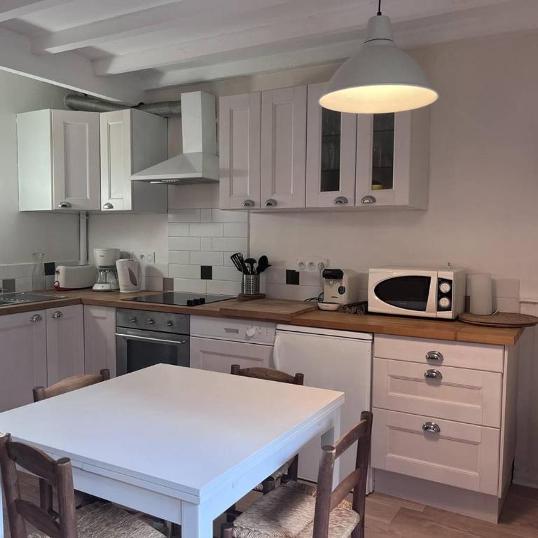 Charmant Appartement avec Cheminée à Cauterets - Animaux admis, Parking et Terrasse - FR-1-812-18 - Apartment - 2