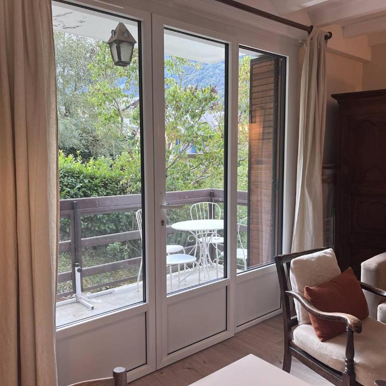 Charmant Appartement avec Cheminée à Cauterets - Animaux admis, Parking et Terrasse - FR-1-812-18 - Apartment - 4