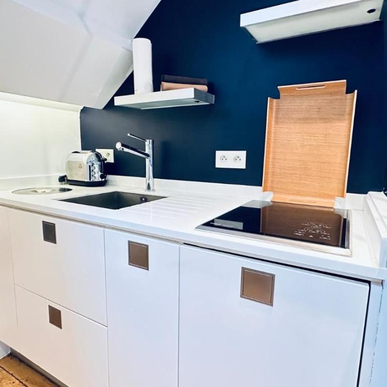 One Room - Last Floor - Vendôme / Madeleine - Apartment - 10