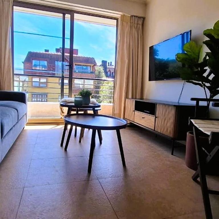 Departamento a una cuadra del centro, casino y del lago - Two-Bedroom Apartment - 1