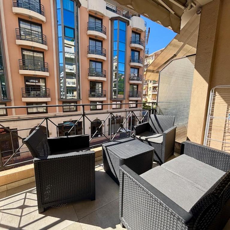 Cannes, 3 pièces proche Croisette - Apartment mit 2 Schlafzimmern, Terrasse und Meerblick - 2