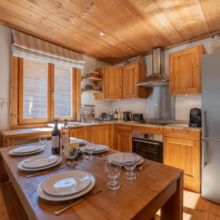 Gentianes Chalet - Snow and Trek - Morzine - Three-Bedroom Apartment with Mountain View - 6