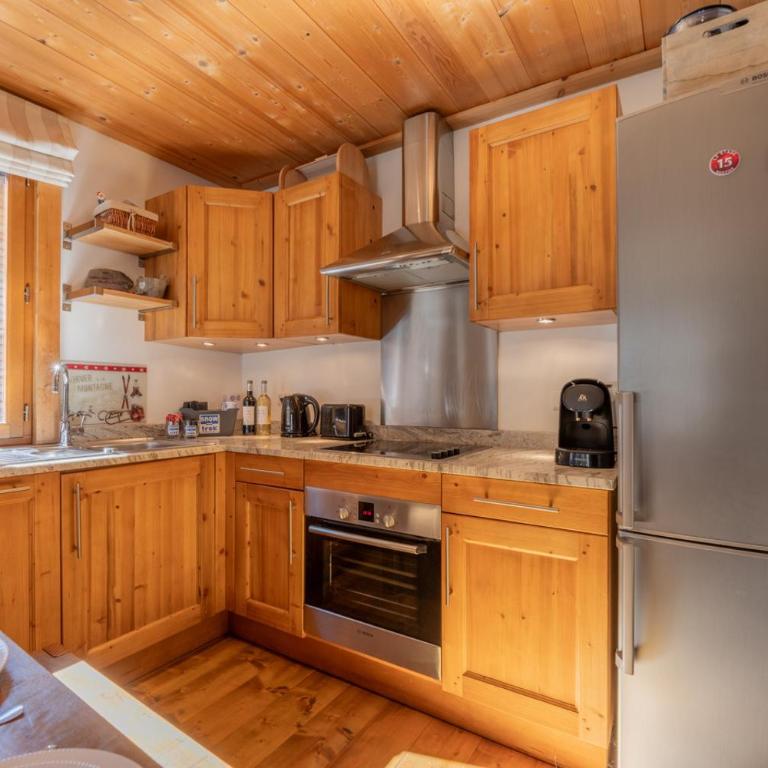 Gentianes Chalet - Snow and Trek - Morzine - Three-Bedroom Apartment with Mountain View - 4